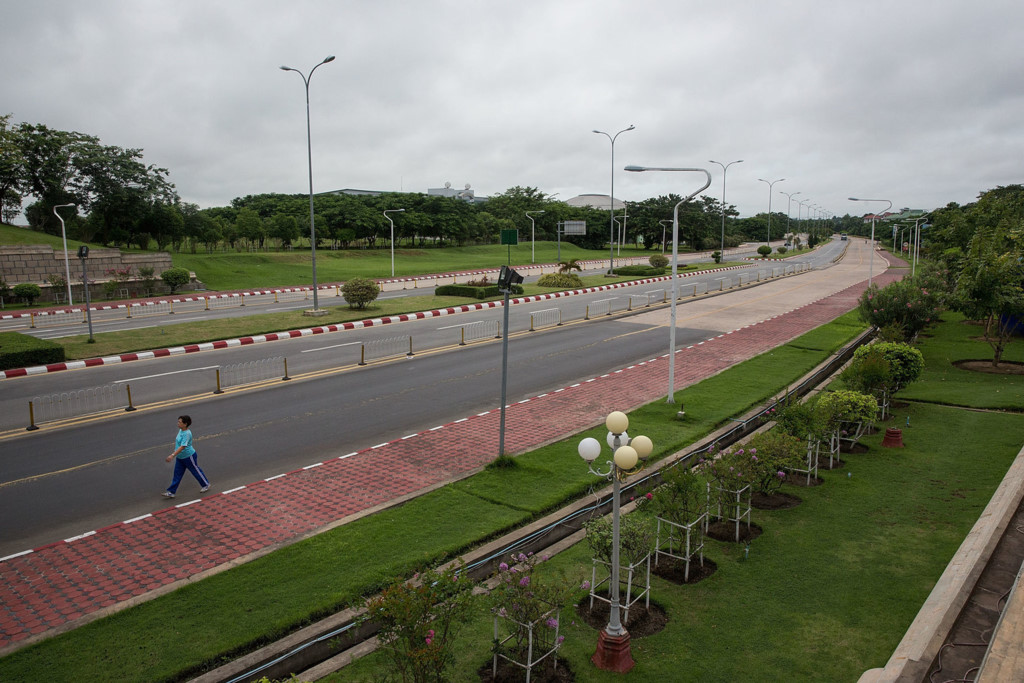 Thủ[-]đô[-]rộng[-]lớn[-]mà[-]vắng[-]bóng[-]cư[-]dân[-]ở[-]Myanmar